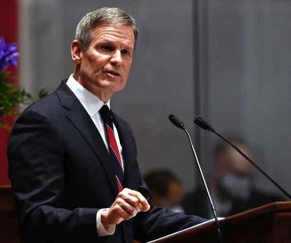  Tennessee Gov. Lee Signs Law Restricting Abortion Pill Mail Delivery
