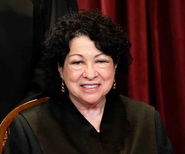  Justice Sotomayor Praises Justice Thomas Amid Political Turmoil