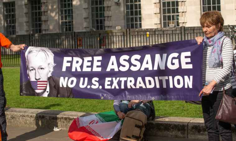  British Government Approves Extradition of Julian Assange to US