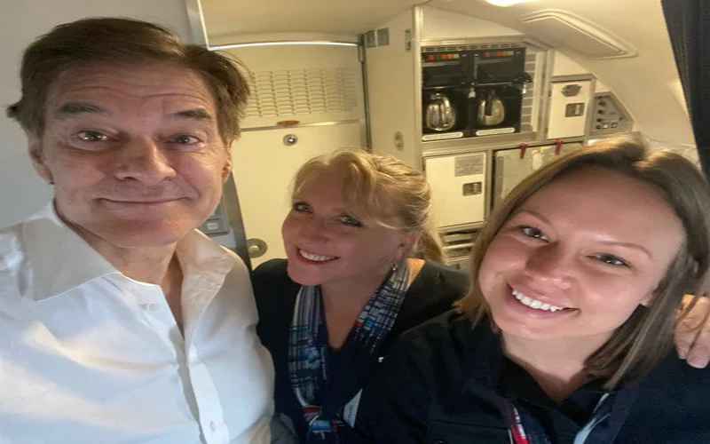  Dr. Oz Helps Revive Passenger on Flight Into Philly