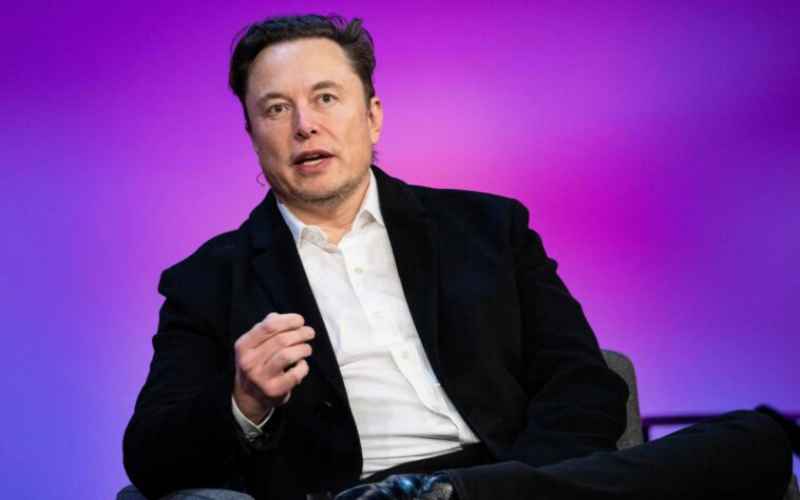 BREAKING: Elon Musk Suggests Creating “Alternative” Phone to Combat Potential Issues With Apple, And