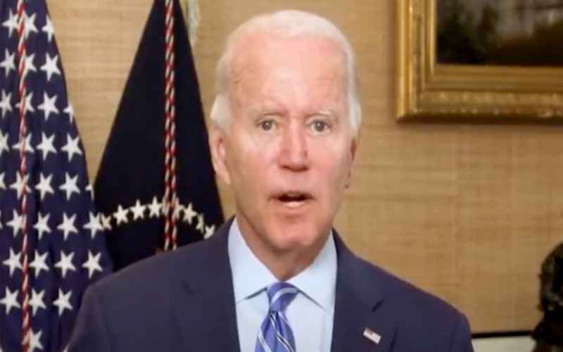  Joe Biden Confounds Onlookers During Back-Slapping Joint Event With Mitch McConnell