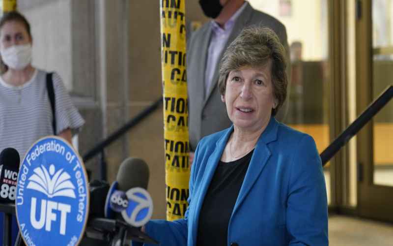 RANDI WEINGARTEN GETS SCHOOLED BY CNN COMMENTATOR AND PARENT SCOTT JENNINGS