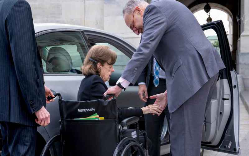  HILLARY CLINTON BLURTS OUT THE QUIET PART ABOUT THE DEMOCRATS’ ELDER ABUSE OF DIANNE FEINSTEIN