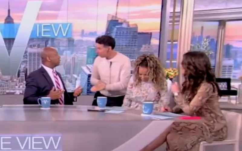  TIM SCOTT’S APPEARANCE ON ‘THE VIEW’ ENDS IN EMBARRASSMENT BECAUSE REPUBLICANS NEVER LEARN