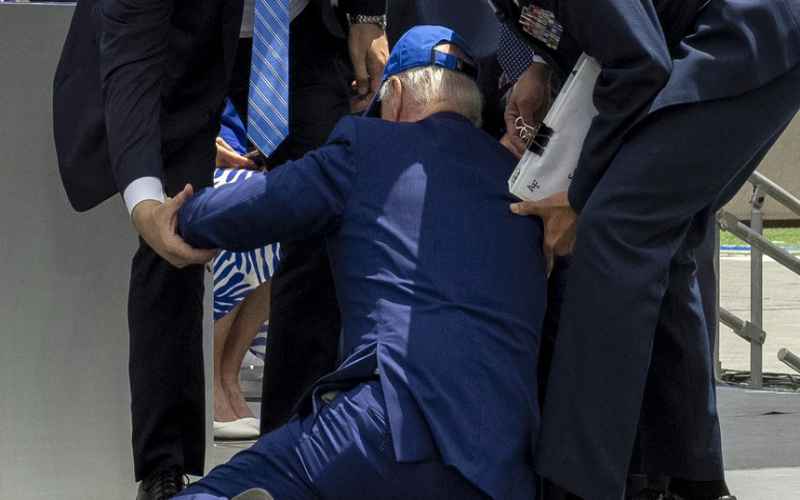  JOE BIDEN TAKES MASSIVE FALL AT AIR FORCE COMMENCEMENT, CONCERNS OVER HEALTH RAGE