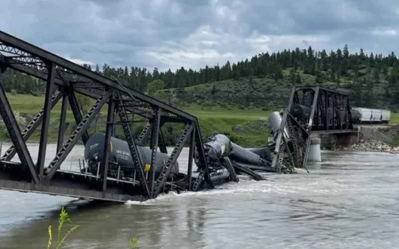  REPORT: TRAIN DERAILMENT WITH MULTIPLE TANKERS LEAKING PETROLEUM COULD THREATEN RIVER IN MONTANA