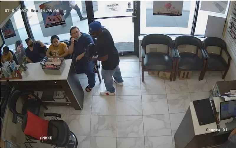  HUMILIATED WOULD-BE ROBBER WALKS OUT OF ATLANTA NAIL SALON AFTER CUSTOMERS IGNORE HIS DEMANDS