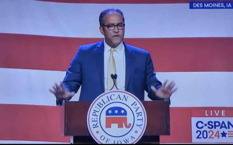  WILL HURD DISSES DONALD TRUMP AT IOWA GOP LINCOLN DINNER, GETS BOOED OFF STAGE