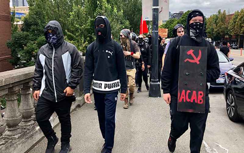  PARENTS DEFEND THEMSELVES FROM VIOLENT ANTIFA MILITANTS AT ‘EDUCATION OVER INDOCTRINATION’ PROTEST