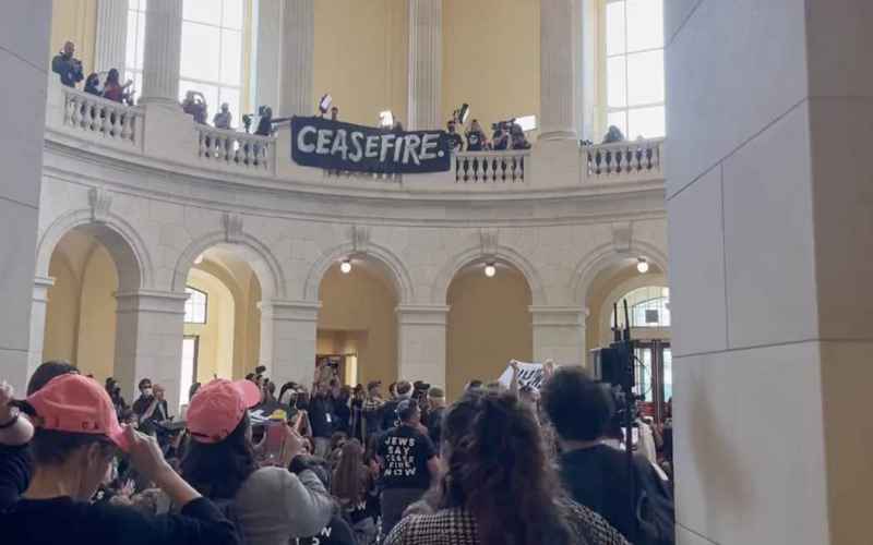  BREAKING: 300 ARRESTED AFTER PRO-HAMAS INSURRECTIONISTS INFILTRATED U.S. CAPITOL OFFICE BUILDING