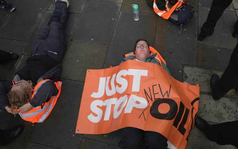  ‘LEGEND’: FED UP PEDESTRIAN CONFRONTS ‘JUST STOP OIL’ RADICALS IN THE STREET IN MUST-WATCH TAKEDOWN