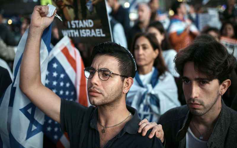  FRIGHTENING: STUDENTS RAMPAGE THRU HIGH SCHOOL TO HUNT DOWN TEACHER FOR GOING TO PRO-ISRAEL RALLY