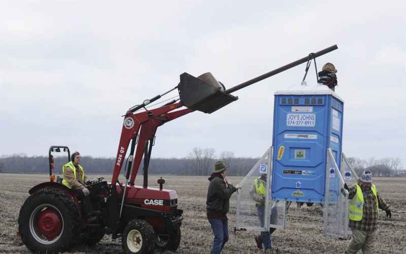  CAR THIEF SUSPECT SEEKS REFUGE IN PORT-A-POTTY, GETS CRAPPY RESULTS