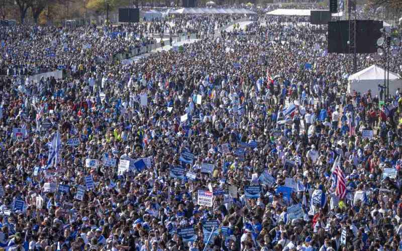  LARGEST PRO-ISRAEL RALLY IN US HISTORY AS 290,000 TAKE TO NATIONAL MALL TO CONDEMN ANTISEMITISM