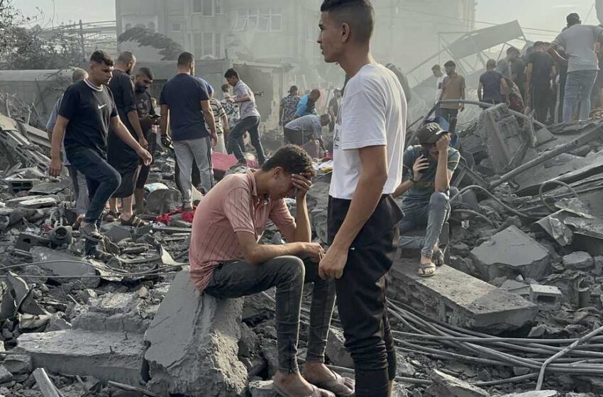HAMAS FIGHTERS BEAT GAZANS AND STEAL THEIR FOOD