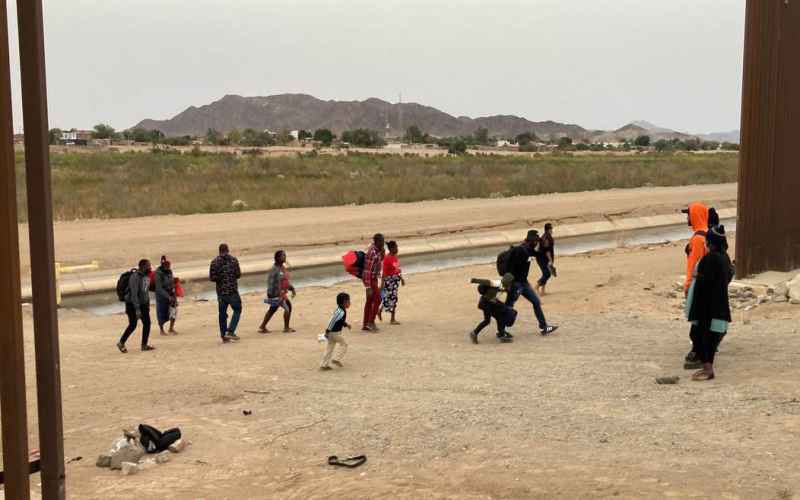  PHOTOS OF ILLEGAL IMMIGRANT LINES AT TUCSON AIRPORT LEAVE PEOPLE CONFUSED AND ANGRY