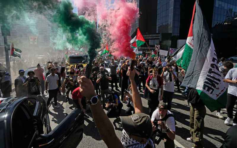  ANTI-ISRAEL PROTESTERS SHOW UP AT LAWMAKER’S HOME TO HARASS HIM FOR NOT SUPPORTING THE PALESTINIANS