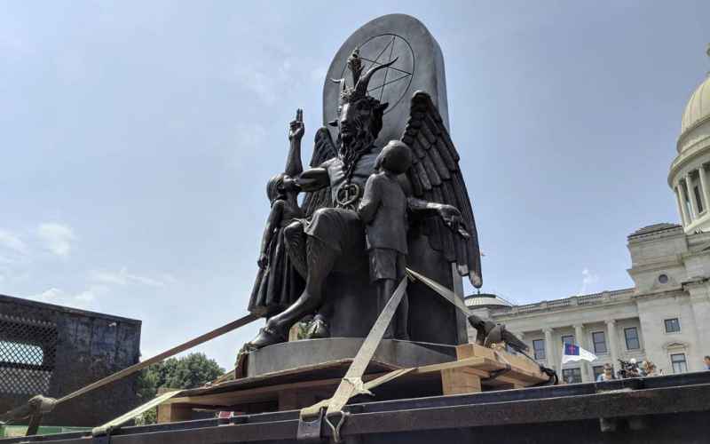  THAT CONTROVERSIAL SATAN STATUE IN THE IOWA CAPITOL BUILDING JUST GOT BEHEADED