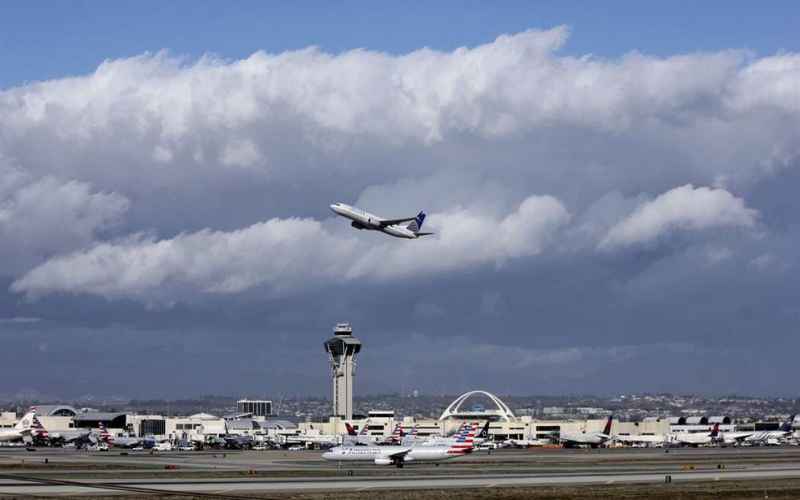  CHAOS NEAR LAX, JFK AIRPORTS AS ANTI-ISRAEL RADICALS WREAK HAVOC ON POST-HOLIDAY TRAVELERS, ARRESTS