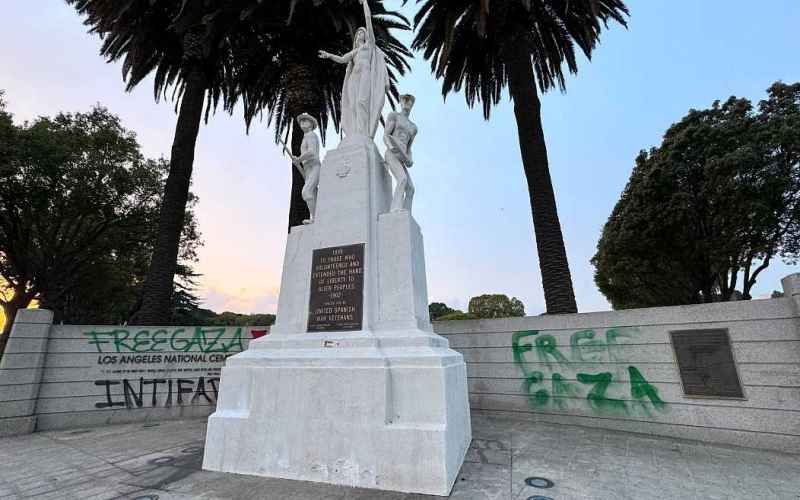  PRO-HAMAS PROTESTORS SHUT DOWN WEST LA AND DESECRATE THE NATIONAL CEMETERY, MAKING MORE ENEMIES