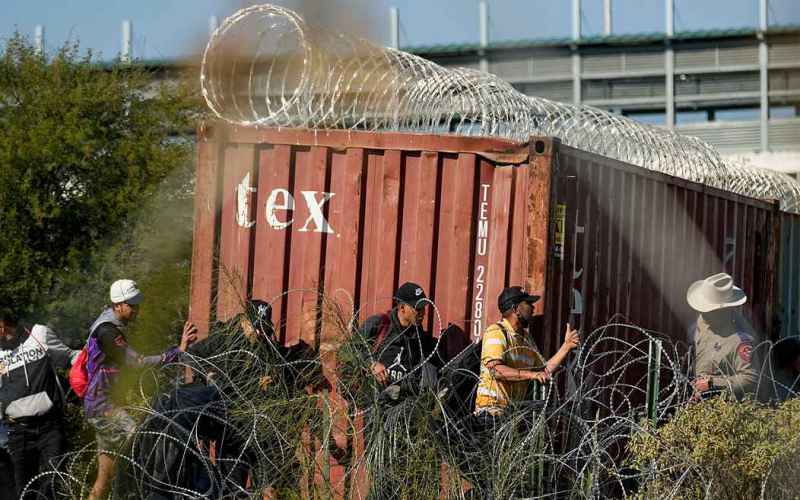  BREAKING: SCOTUS GRANTS BIDEN ADMIN. REQUEST TO VACATE INJUNCTION RE: RAZOR-WIRE ON TEXAS BORDER