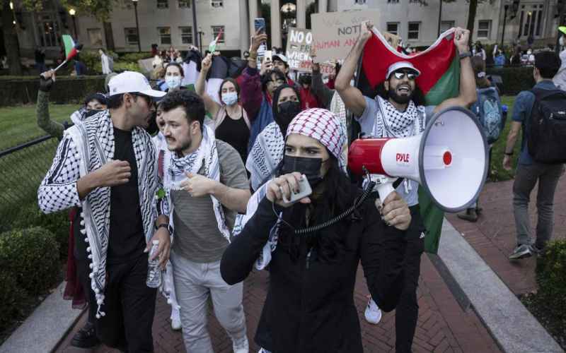  Pro-Hamas Protesters Return to Columbia University, Vow to ‘Hold This Line’