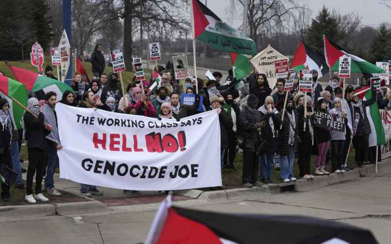  Anti-War Activists in Chicago Shouting ‘Death to Israel’ and ‘Death to America’ in Farsi