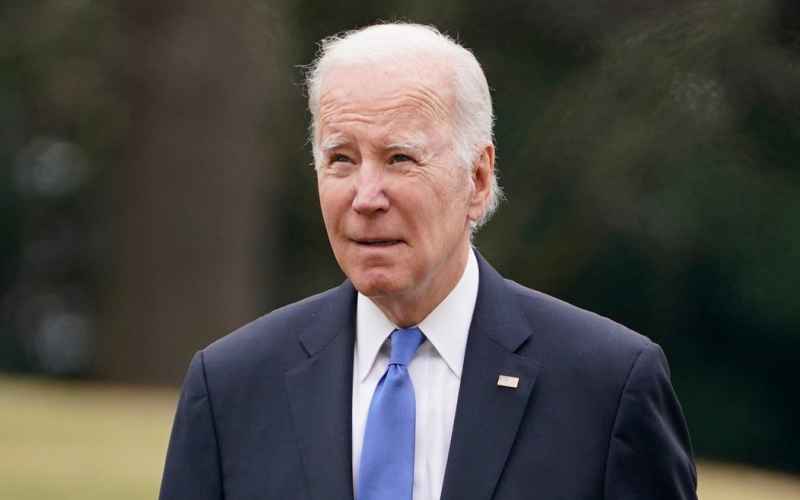  CONFIRMED: Watch the Cover-Up by Handlers in Real Time as Joe Biden Shuffles From Marine One
