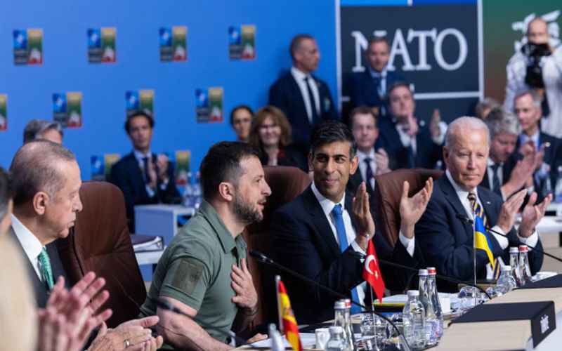  NATO Chief Proposes 100 Billion Euro Military Aid for Ukraine