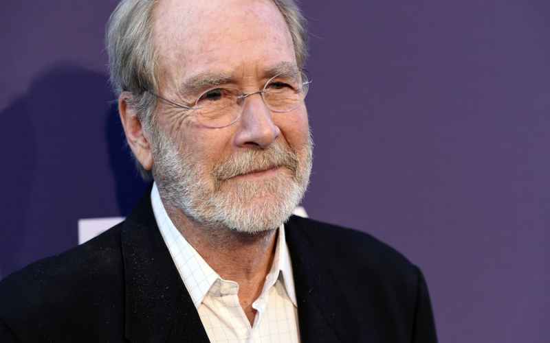  Martin Mull, Acerbic Comedian and Actor, Dead at 80