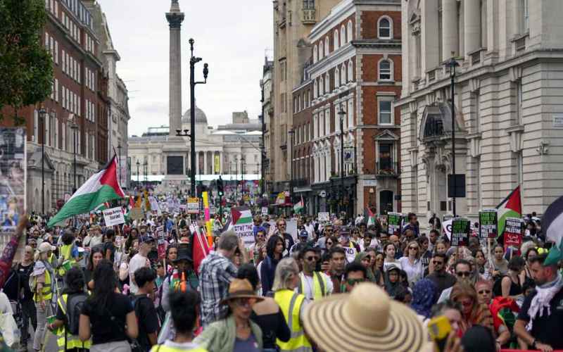 British Police Commissioner Threatens to Jail People Over Social Media Posts