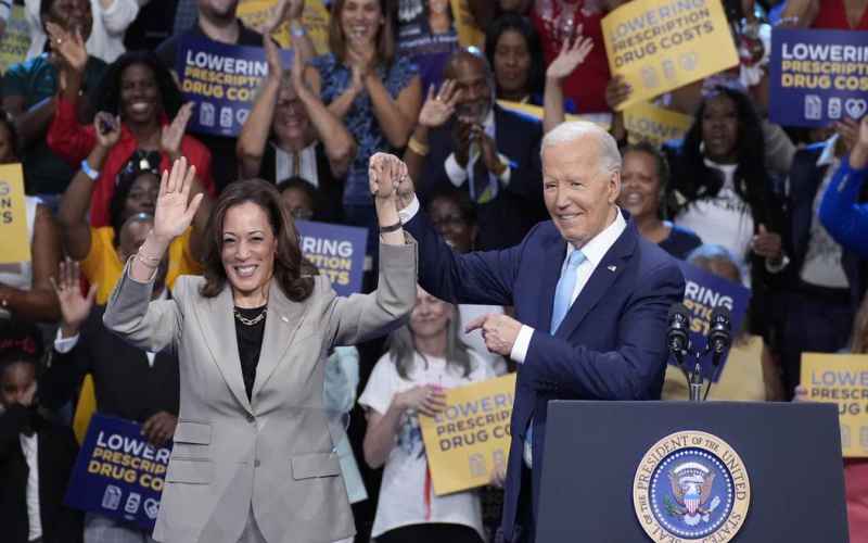  ‘She Doesn’t Need to Negotiate Against Herself’: Democrats Beg Harris to Hide