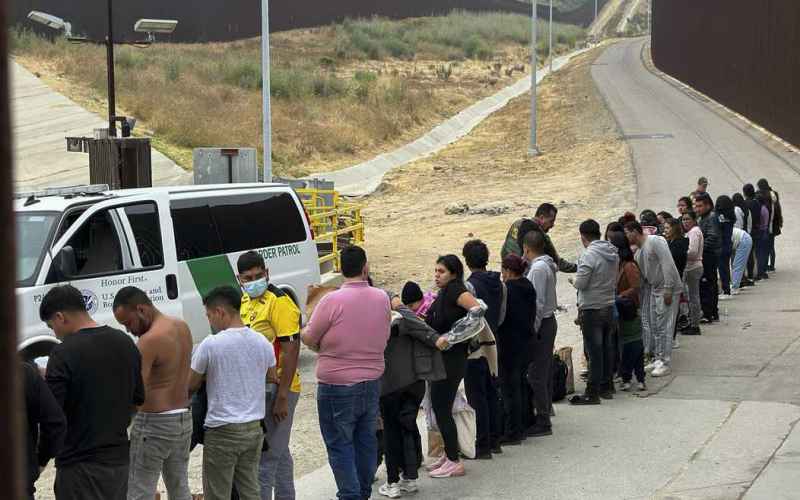  Former Border Chief Reveals He Was Ordered to Keep Quiet