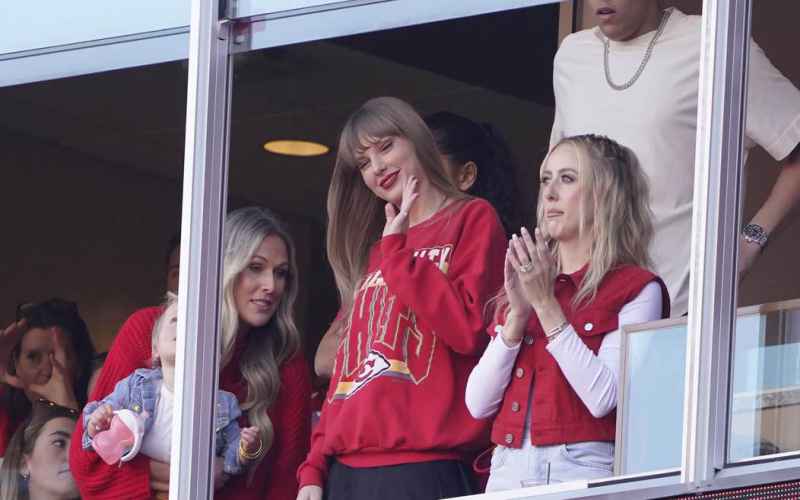 Swifties Go Scorched Earth Over Taylor Swift…Hugging a Trump Supporter ...