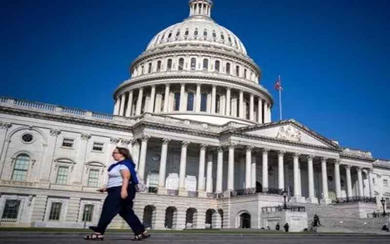  US Lawmakers Fail to Pass Funding Plan to Avert Shutdown