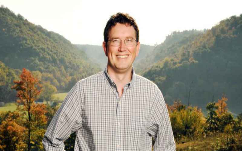 Massie’s Surprising Trump Endorsement Shakes Up GOP Landscape for 2024