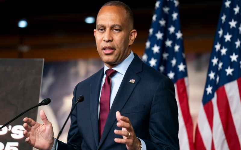  Jeffries Challenges GOP’s ‘Mandate’ Claim After Narrow Election Wins