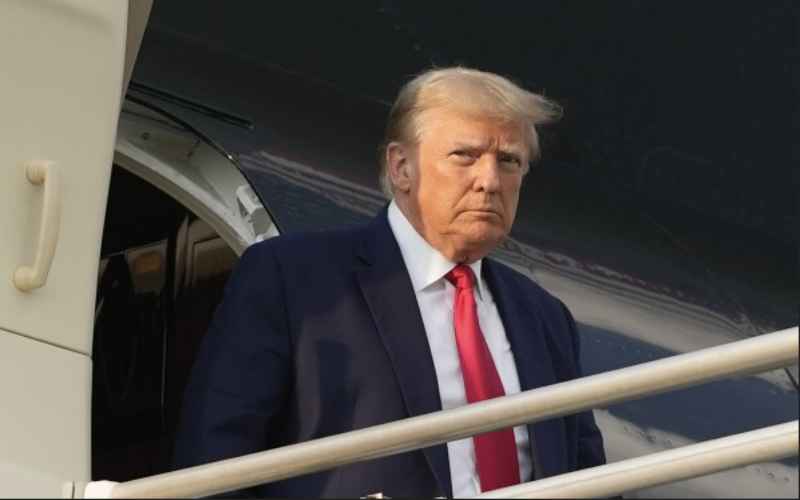  Trump Denounces ‘Corrupt’ Polls in ‘Crooked Country’