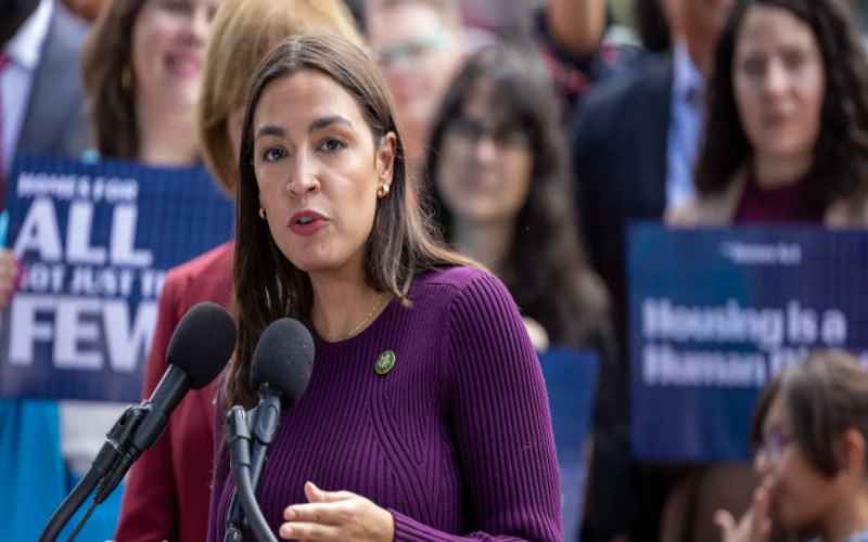  AOC Loses a Vote to Centrist Dem to Lead Oversight