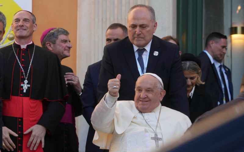  Biden Awards Pope Francis Medal of Freedom With Distinction