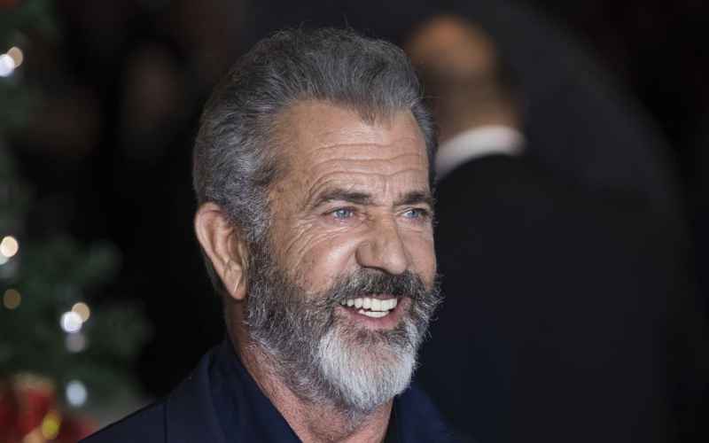  Braveheart. Mel Gibson Tours the Burned Remnants of His Malibu Home