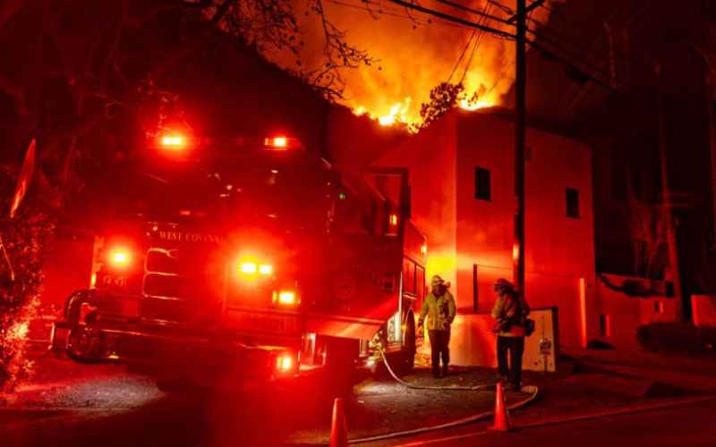  Palisades Fire Reaches Densely Populated Mandeville Canyon In SoCal