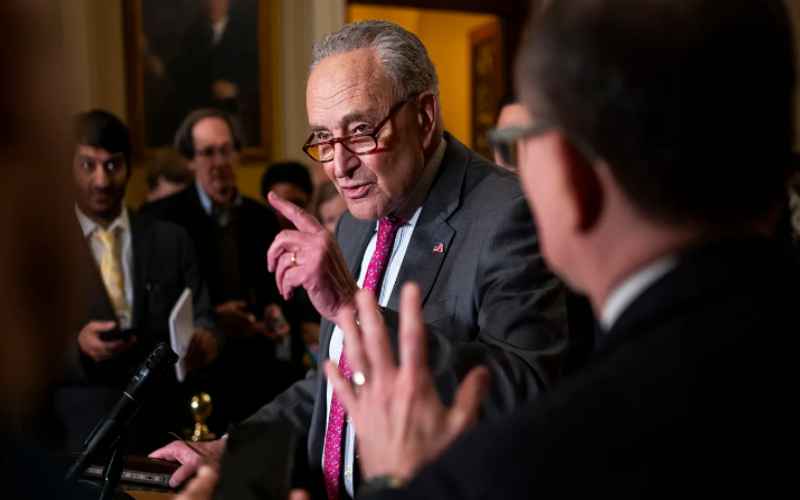  Schumer Calls on Trump to Declassify UFOs