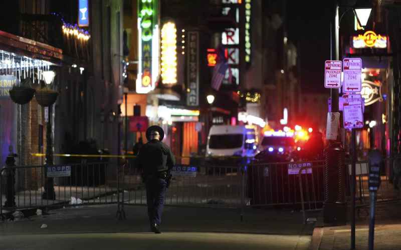  WATCH. Who in the Heck Was the Terrorist Waving to As He Placed an IED Along Bourbon Street