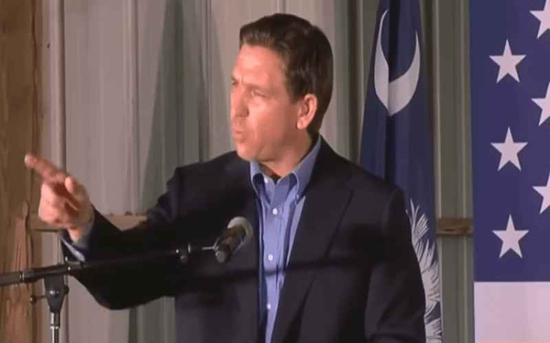  Ron DeSantis Fires Back at Media After Wildfire Blame Game Escalates