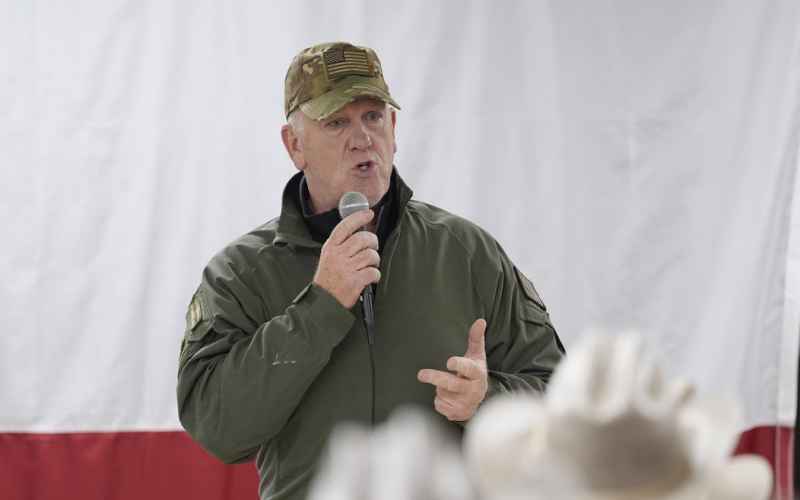  Tom Homan ‘Working With’ DOJ to Determine If AOC’s Anti-ICE Webinar