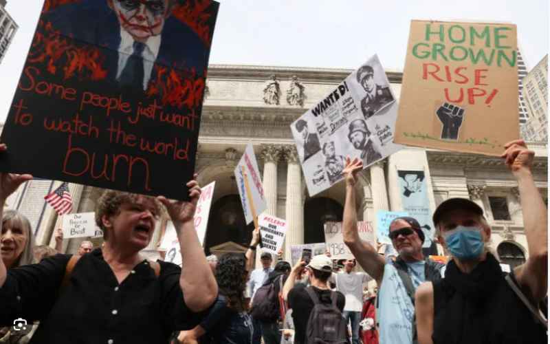  Anti-Trump Protesters Turn Out to Rallies Across Us