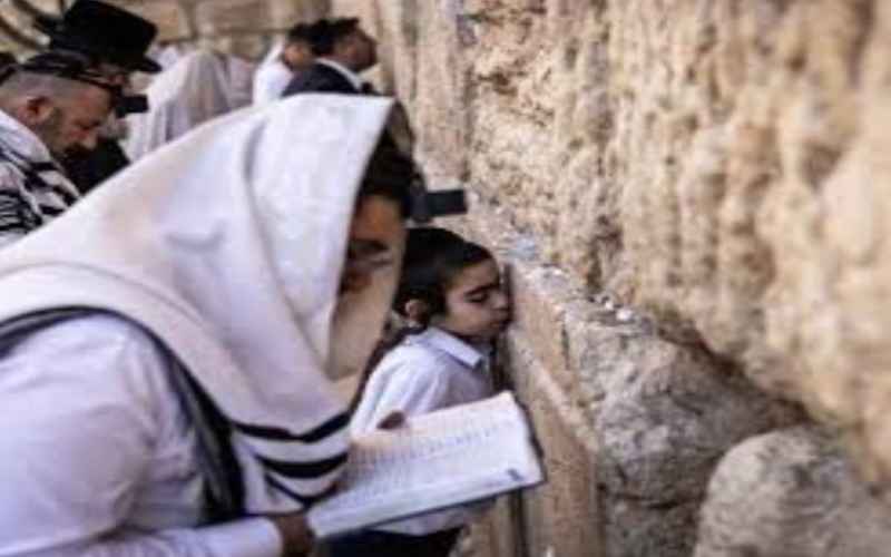  Huckabee to Place Trump Written Prayer at Western Wall