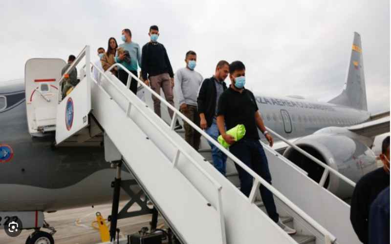  US Plans Large Deportation Flight to El Salvador
